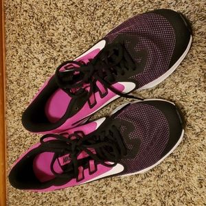 $15 2/$20! Nike Downshifter Pink & Black w/ White Accent Running Shoes 6.5Y/8.5W